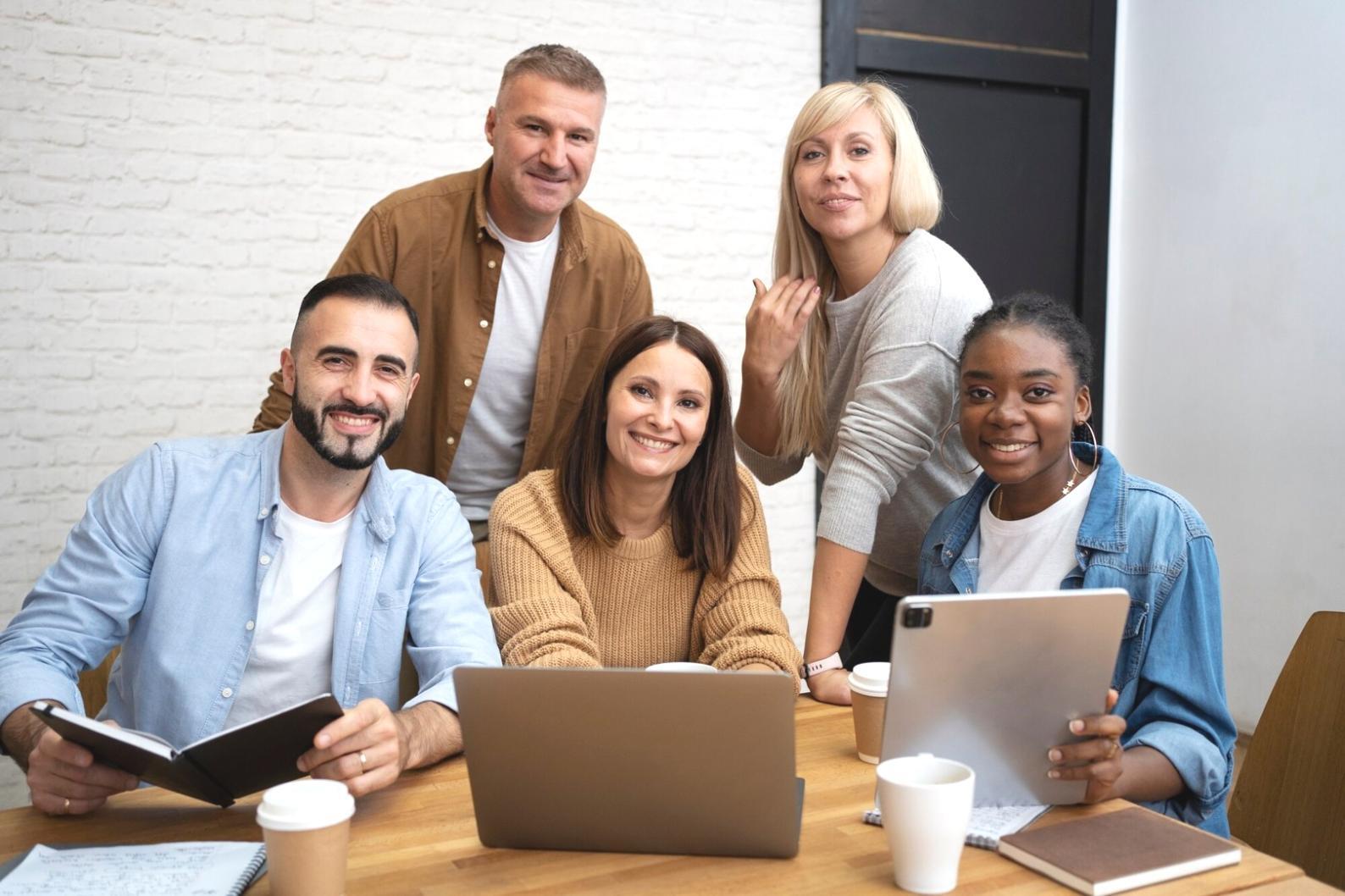 Atelier de formation financière avec participants engagés